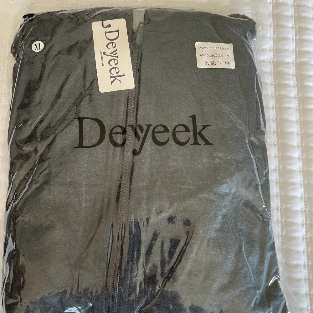 Deyeek Dialysis Sweatshirt with arm zipper Jacket, size XL,  NWT.